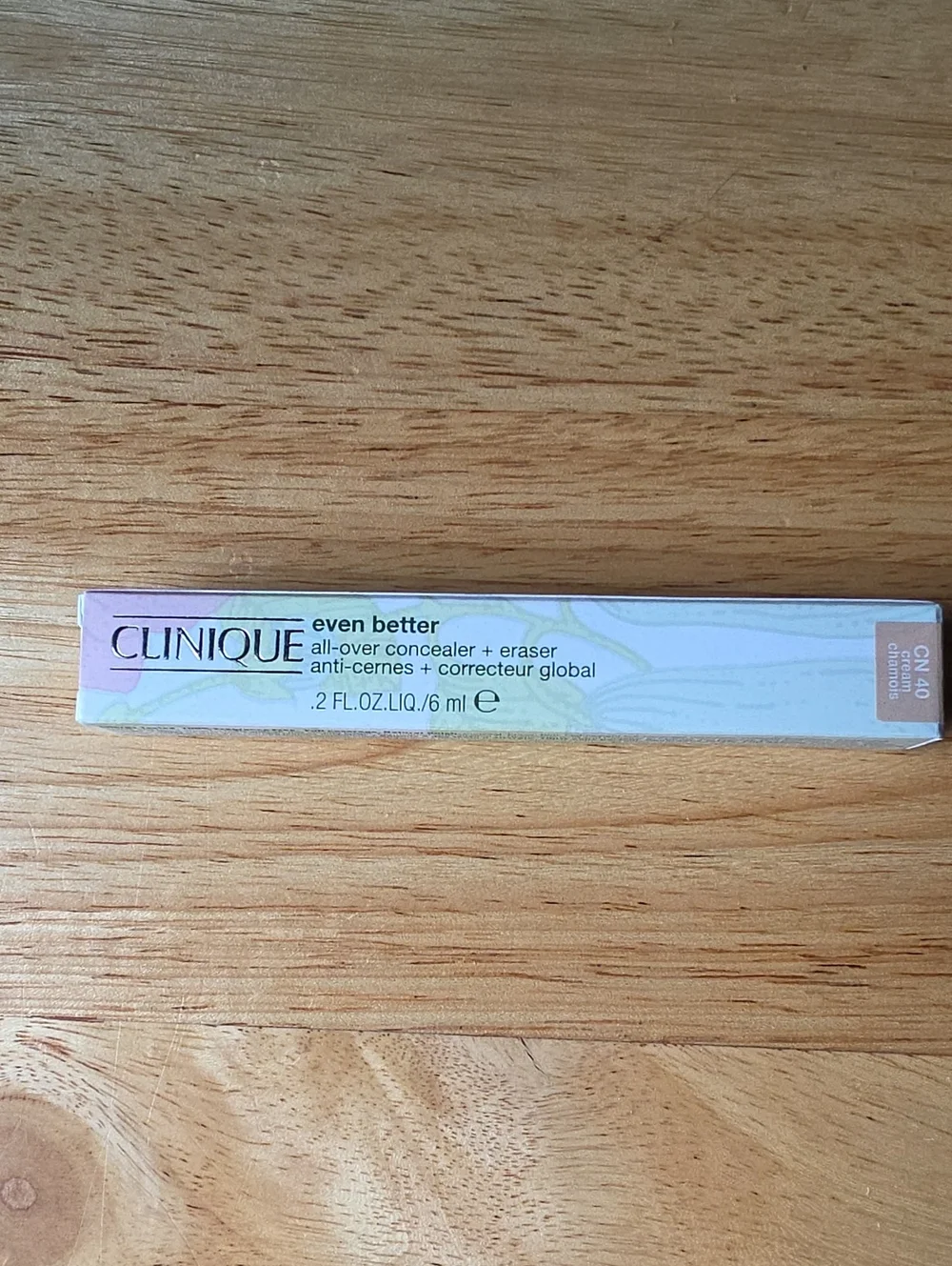 FREE WITH ANY PURCHASE Clinique Concealer + Eraser - Neutral Cream Chamois